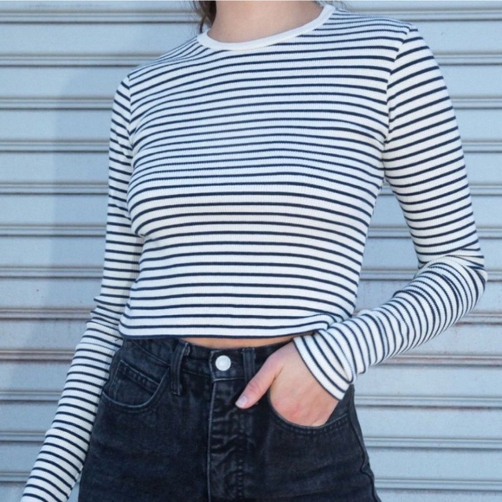 Brandy Melville Santana cropped long sleeve top